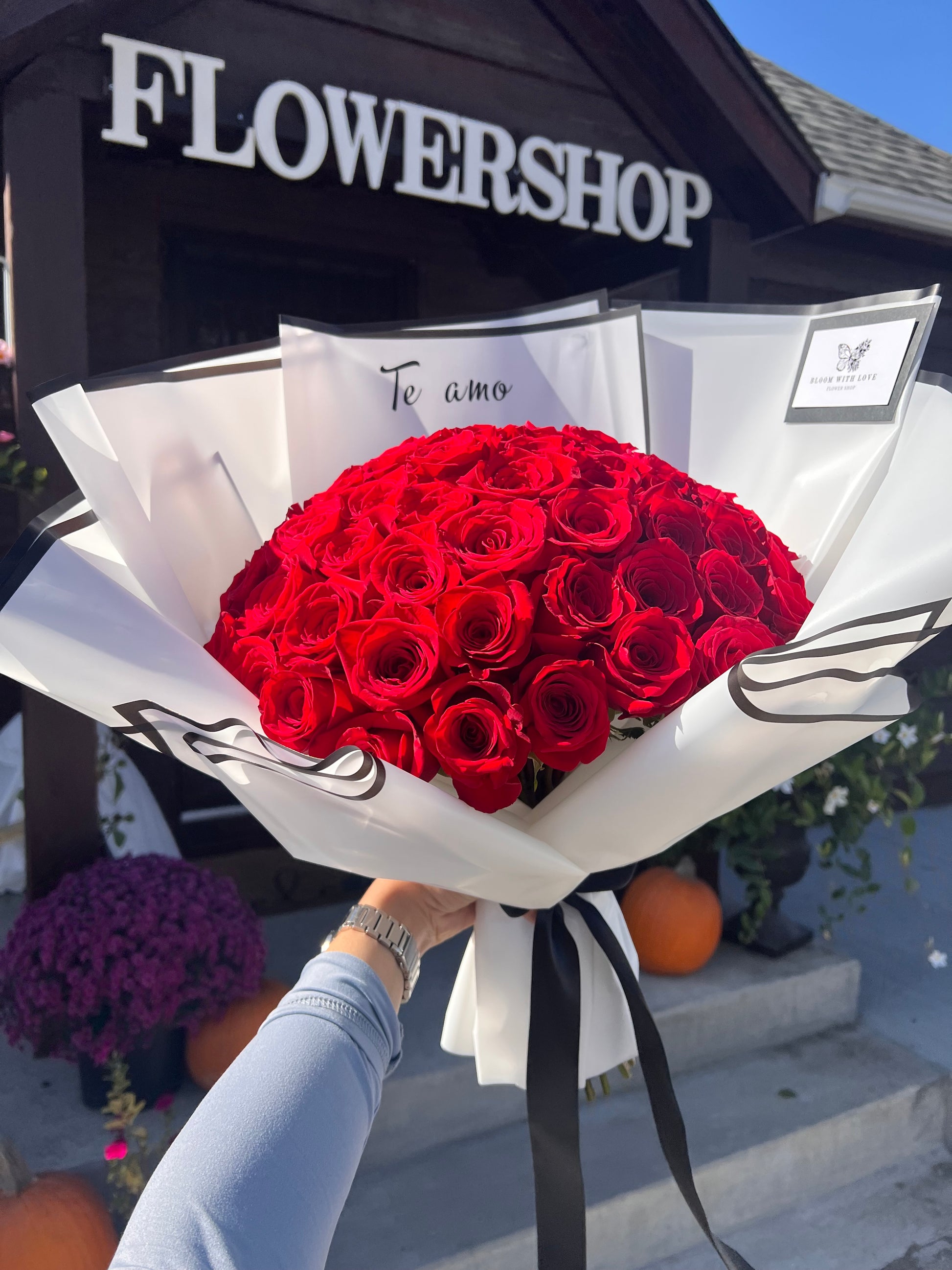 Ramo Buchon – Bloom with Love Flowershop